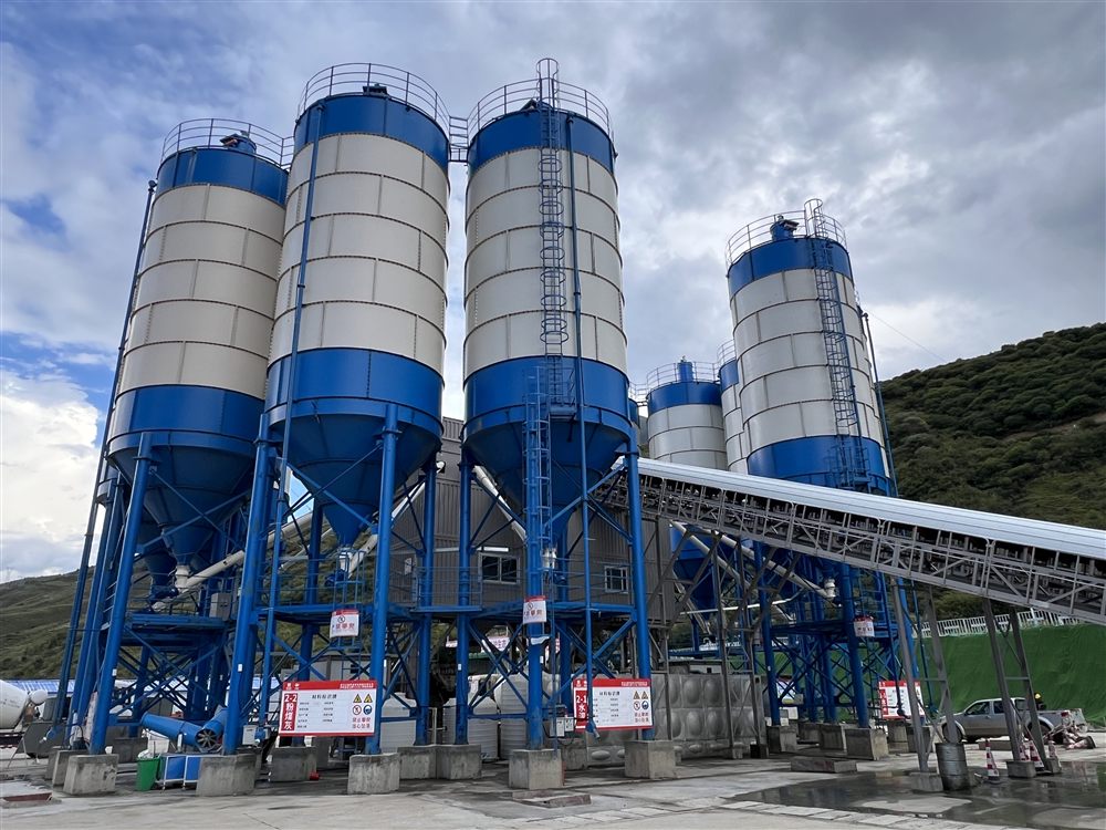 Russia HZS120 double-line engineering concrete batching plant project photo